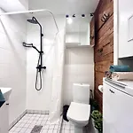 Apartment Stella's Kappeli - Near Bus Station And Airport - Near Bus Tram Stops - Free Parking, Wifi And Netflix - New Renovation
