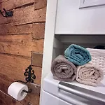 Stella's Kappeli - Near Bus Station And Airport - Near Bus Tram Stops - Free Parking, Wifi And Netflix - New Renovation * Tallinn