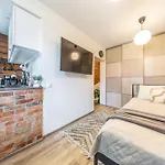 Apartment Stella's Kappeli - Near Bus Station And Airport - Near Bus Tram Stops - Free Parking, Wifi And Netflix - New Renovation Tallinn