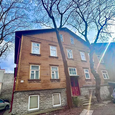 Stella's Kappeli - Near Bus Station And Airport - Near Bus Tram Stops - Free Parking, Wifi And Netflix - New Renovation * Tallinn