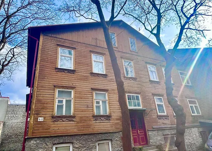 Stella's Kappeli - Near Bus Station And Airport - Near Bus Tram Stops - Free Parking, Wifi And Netflix - New Renovation * Tallinn