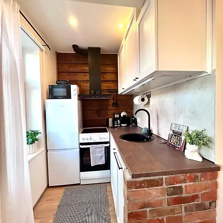 Stella's Kappeli - Near Bus Station And Airport - Near Bus Tram Stops - Free Parking, Wifi And Netflix - New Renovation * טאלין