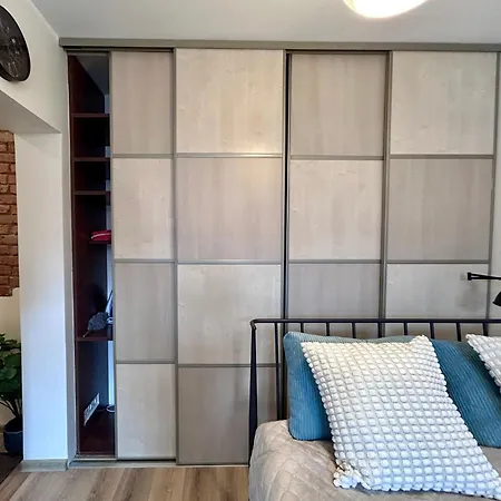 Appartamento Stella's Kappeli - Near Bus Station And Airport - Near Bus Tram Stops - Free Parking, Wifi And Netflix - New Renovation *