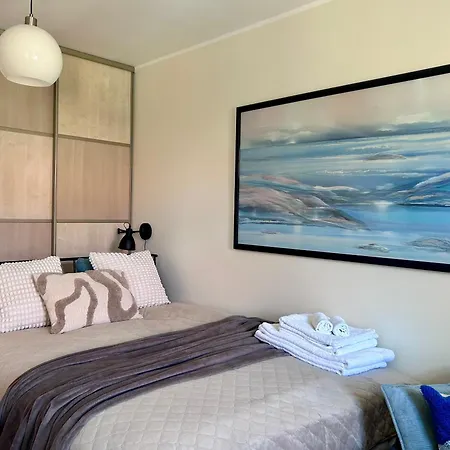 Appartamento Stella's Kappeli - Near Bus Station And Airport - Near Bus Tram Stops - Free Parking, Wifi And Netflix - New Renovation Reval