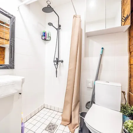 Stella's Kappeli - Near Bus Station And Airport - Near Bus Tram Stops - Free Parking, Wifi And Netflix - New Renovation * טאלין