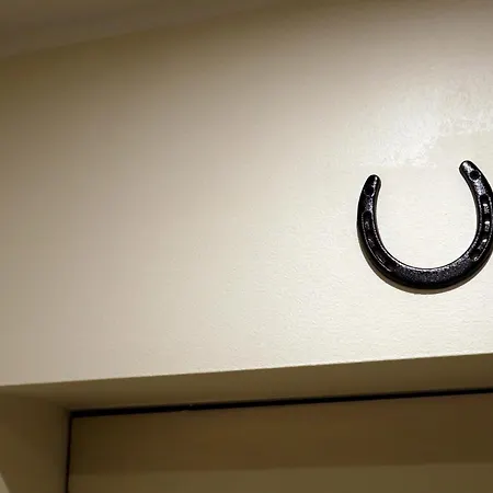 Stella's Kappeli - Near Bus Station And Airport - Near Bus Tram Stops - Free Parking, Wifi And Netflix - New Renovation Tallinn