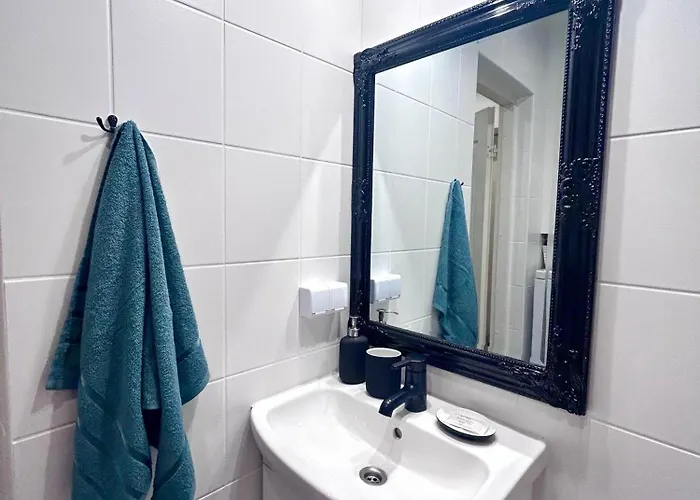 Stella's Kappeli - Near Bus Station And Airport - Near Bus Tram Stops - Free Parking, Wifi And Netflix - New Renovation Lägenhet Tallinn