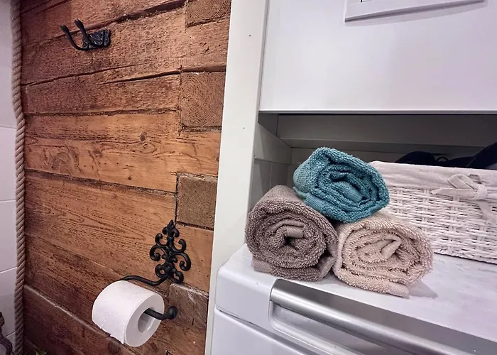 Stella's Kappeli - Near Bus Station And Airport - Near Bus Tram Stops - Free Parking, Wifi And Netflix - New Renovation * Tallinn