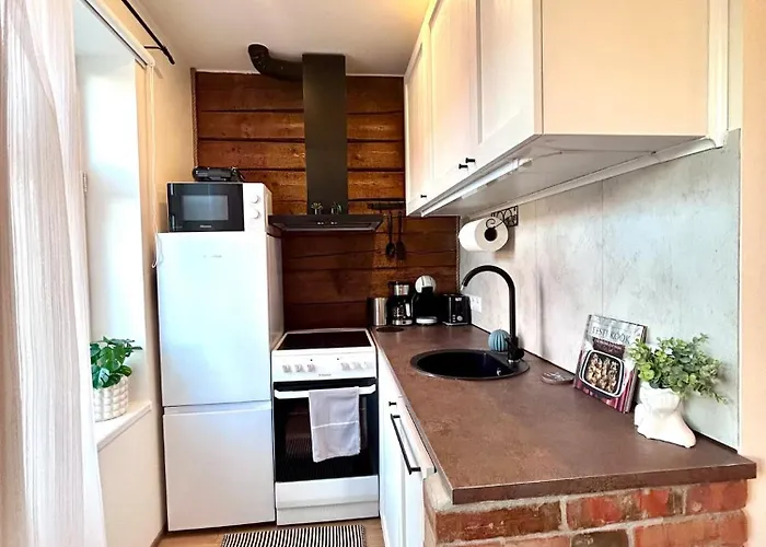 Stella's Kappeli - Near Bus Station And Airport - Near Bus Tram Stops - Free Parking, Wifi And Netflix - New Renovation * Tallinn